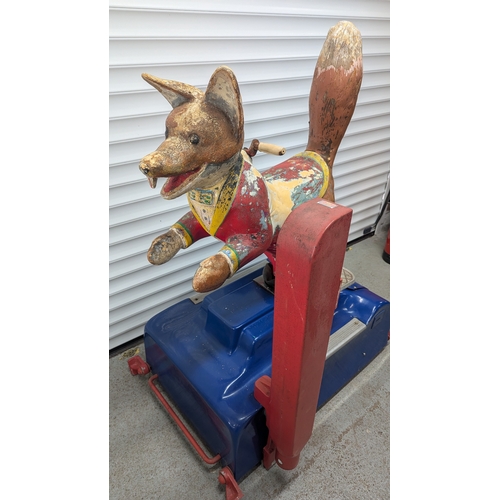 1005 - Basil Brush Coin Ride (Not Tested) - Original Paint And Unrestored - Basil Standing 135 x 100 x 68cm