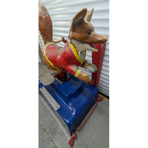 1005 - Basil Brush Coin Ride (Not Tested) - Original Paint And Unrestored - Basil Standing 135 x 100 x 68cm