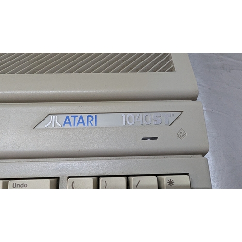 826A - Atari 1040 1st Computer, Monitor, Mouse, Handbook, Disk, Leads - Untested