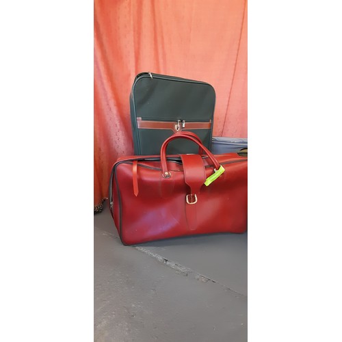 2412 - 5 x Vintage Suitcases, Carlton, Skyflite etc.