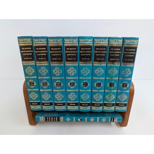 923B - A Set of Modern Encyclopedias and Stand