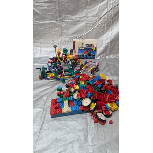 1726 - Lego KNEX And Lego Style Building Blocks