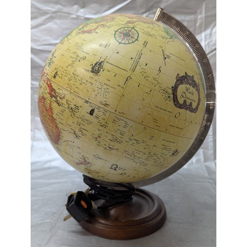 593 - A Vintage Light Up Globe