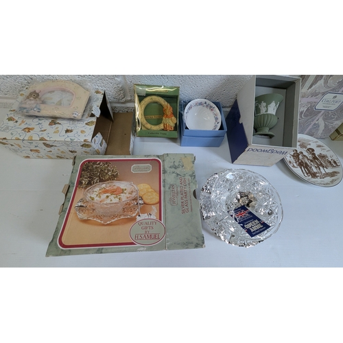 171 - An Assortment Of Wedgewood, Port Merrion And Other Pottery