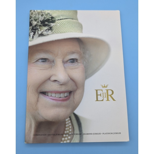 270 - Jubilee Mint Queen Elizabeth II Photographic £5 Coin Collection and Platinum Jubilee Gold plated med... 