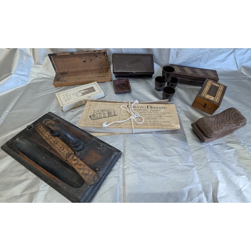 872 - Box Of Wood And Bakelite Smoking Items, Egg Cups, Brass And Wooden Dominoes And A Wooden Desk Tidy