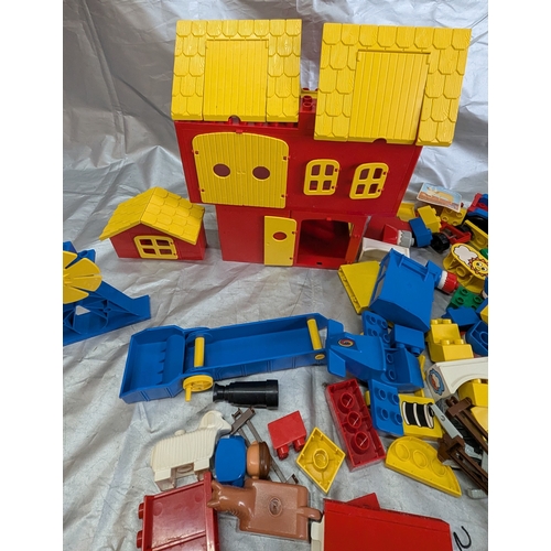 1711 - Selection Of Lego Duplo Including Buildings, Vehicles, Figures And Animals 2-5kg Approximately