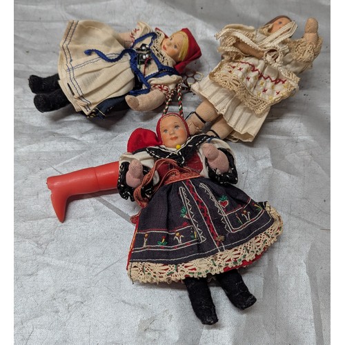 1891 - A Selection Of Dolls In Traditional Dress