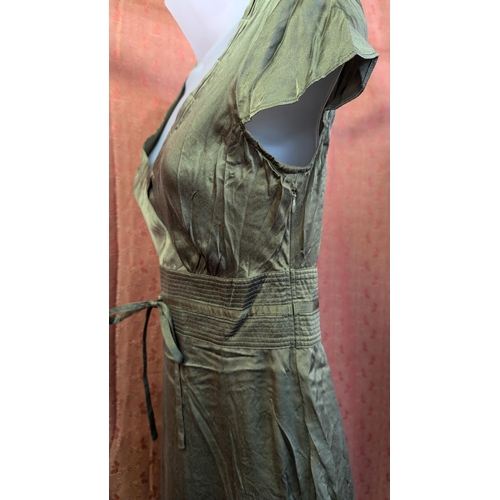 2272 - 1930's- 1950's : 4 x Vintage Silk and Taffeta Dresses.  Approx. Size 10 - 12