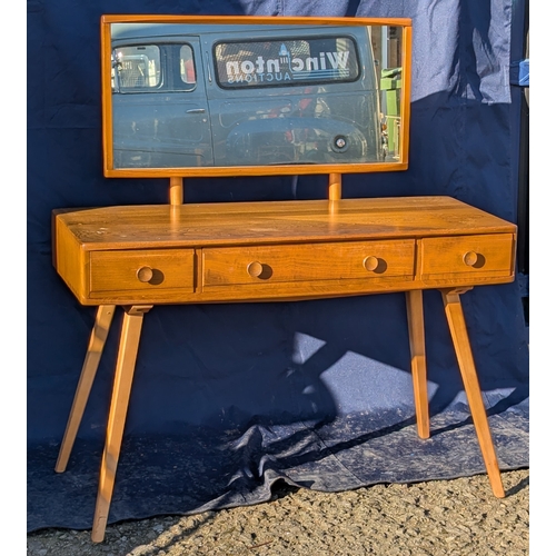 519 - Ercol Windsor Dressing Table In Excellent Condition With Stool - 124 x 115 x 45cm