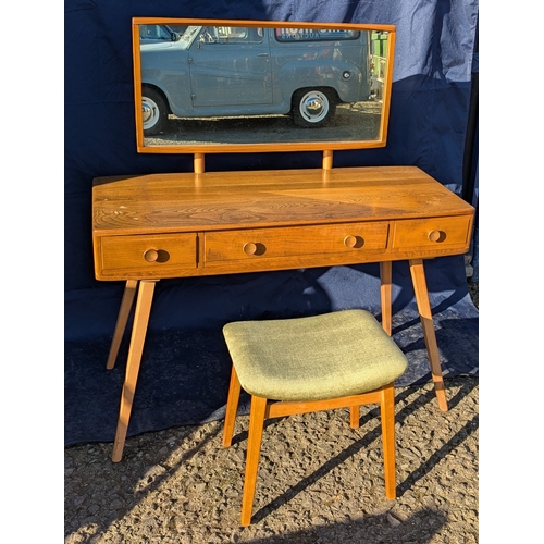 519 - Ercol Windsor Dressing Table In Excellent Condition With Stool - 124 x 115 x 45cm