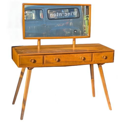 519 - Ercol Windsor Dressing Table In Excellent Condition With Stool - 124 x 115 x 45cm