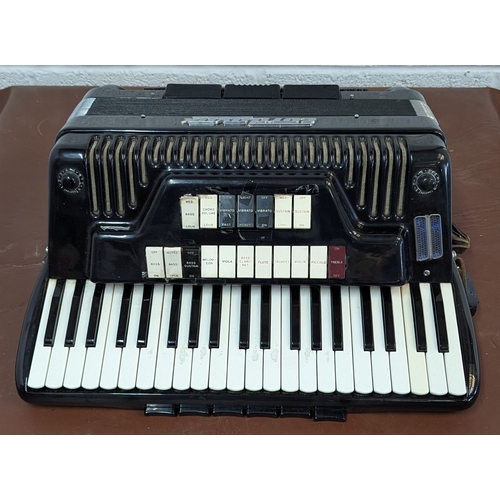 907 - Cordovox Accordion Model N555/83 Made In Italy