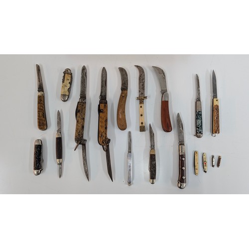 11 - 18 x Assorted Vintage Pocket Knives and Clasp Knives plus Box