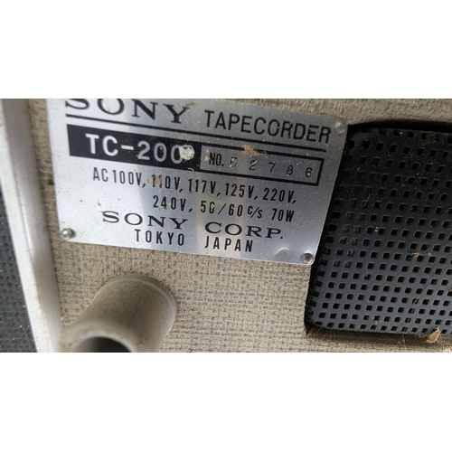 2017 - Sony TC-200 Reel-to-Reel Tape Recorder
A vintage Sony TC-200 tape recorder, made in Japan by Sony Co... 