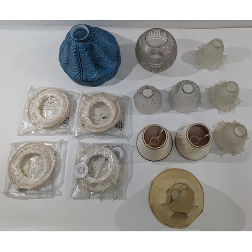 114 - Lot of Mixed Vintage & Modern Glass and Fabric Lamp Shades with Pendant Fittings – A mixed group com... 