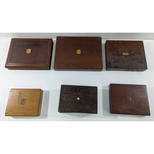 127 - 6 Antique Wooden Cutlery Boxes (Empty)

Mixed lot of vintage/antique wooden canteens and flatware ca... 