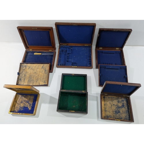 127 - 6 Antique Wooden Cutlery Boxes (Empty)

Mixed lot of vintage/antique wooden canteens and flatware ca... 
