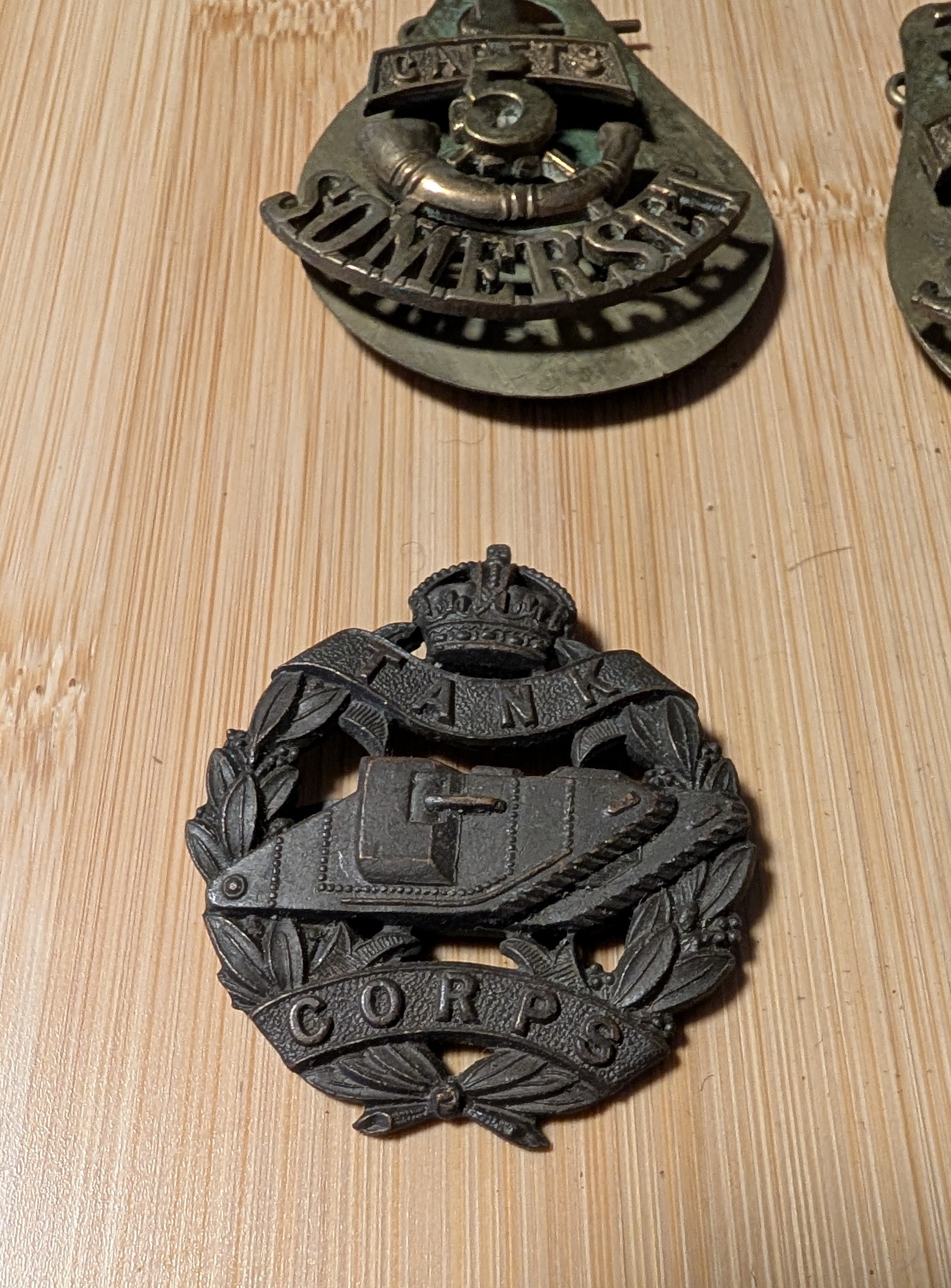 A COLLECTION OF BRITISH MILITARY CAP BADGES, INCLUDING TANK CORPS AND ...