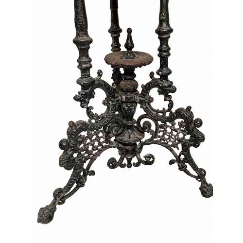23 - Pair of 19th Century Ornate Cast-Iron and Marble-Top Guéridon Tables

A decorative pair of late 19th... 