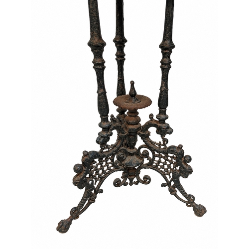 23 - Pair of 19th Century Ornate Cast-Iron and Marble-Top Guéridon Tables

A decorative pair of late 19th... 