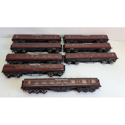15 - Vintage O Gauge LMS Maroon Passenger Coaches, Including Dining Car (8)

Finished in lined LMS maroon... 