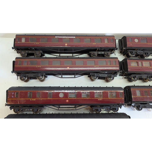 15 - Vintage O Gauge LMS Maroon Passenger Coaches, Including Dining Car (8)

Finished in lined LMS maroon... 