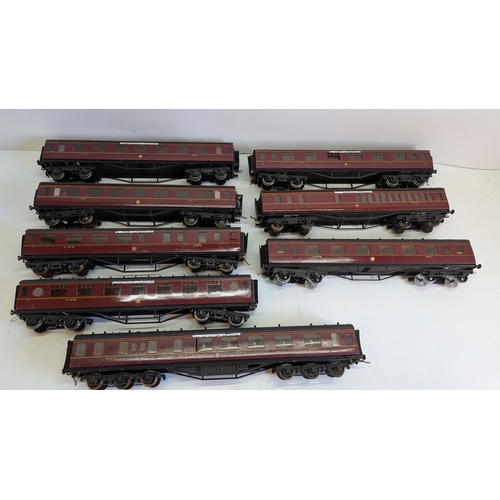 15 - Vintage O Gauge LMS Maroon Passenger Coaches, Including Dining Car (8)

Finished in lined LMS maroon... 