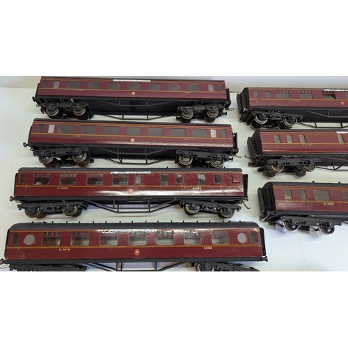 15 - Vintage O Gauge LMS Maroon Passenger Coaches, Including Dining Car (8)

Finished in lined LMS maroon... 