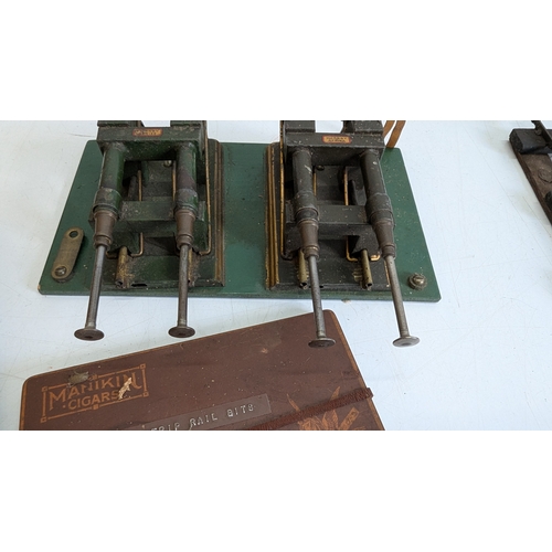 18 - Vintage O Gauge Model Railway Track, Points and Accessories

A substantial quantity of straight, cur... 