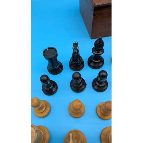 10 - An early 20th century boxwood and ebonised boxwood Staunton type chess set, comprising 32 turned and... 