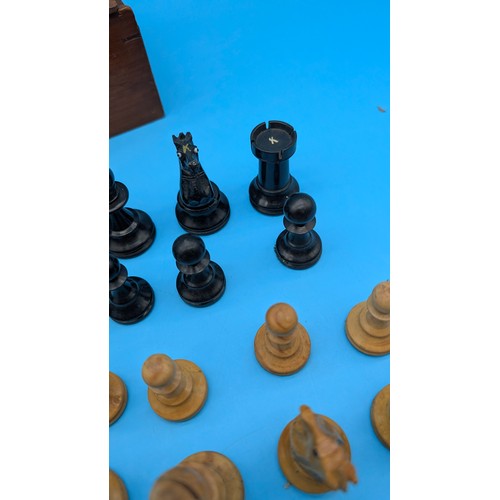 10 - An early 20th century boxwood and ebonised boxwood Staunton type chess set, comprising 32 turned and... 