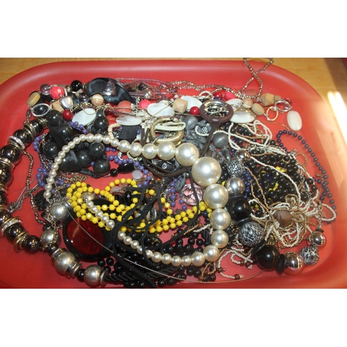 437 - 1 x tray containing costume jewellery ware items