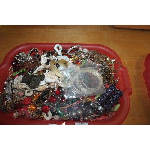 440 - 1 x tray containing costume jewellery ware items