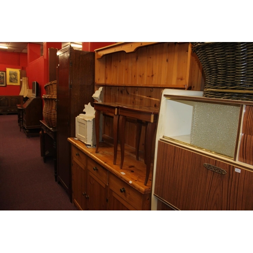 50 - 1x large pine welsh dresser