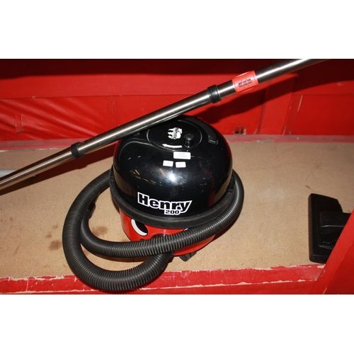 26 - 1 x Henry 200 numatic hoover has pipe and attachments w/o