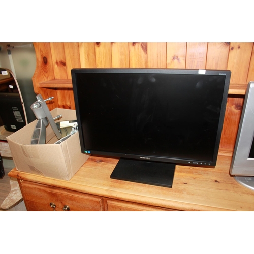 47 - 1 x Samsung 24 inch computer monitor with wall bracket
