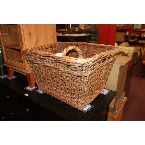 82 - 1 x large wicker basket with smaller wicker basket