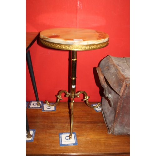 72 - 1 x alabaster topped metal wine stalk table