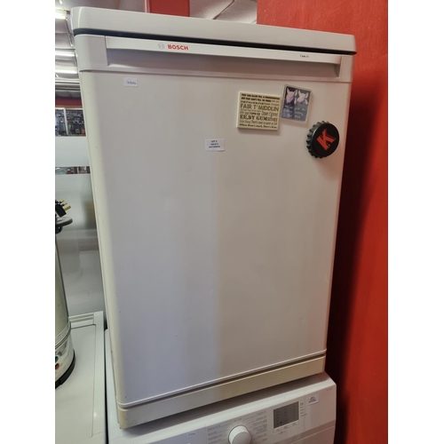 1 - 1 x Bosch exxcel under counter fridge