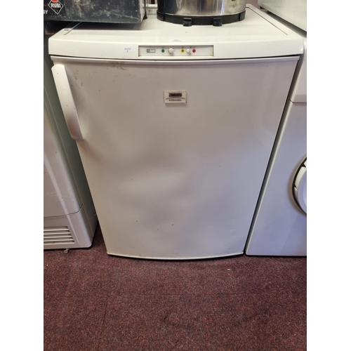 4 - 1 x zanussi elelectrolux under counter freezer