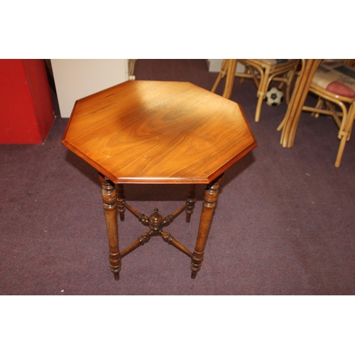 97 - 1 x Edwardian mahogany occasional table