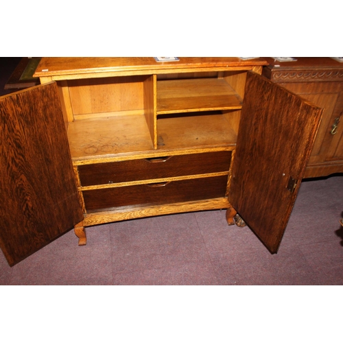 98 - 1 x oak gentlemens dresser