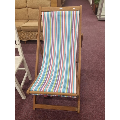 99 - 1 x fsc woooden deck chair