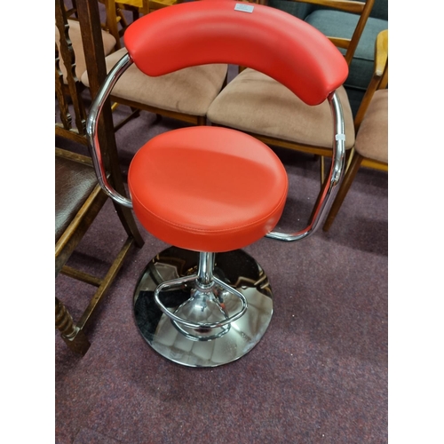 117 - 1 x red leatherette bar stool