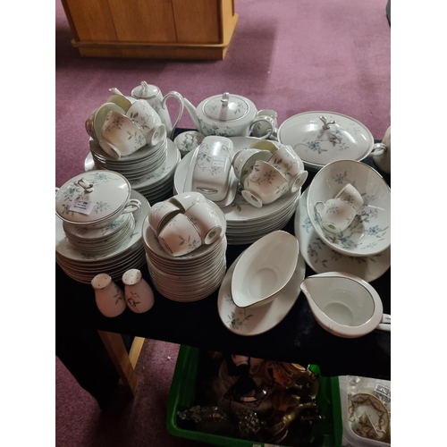 280 - Large amount of noritake Lorene pattern tea and dinner set items