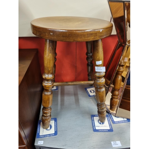 59 - 1 pine stool...