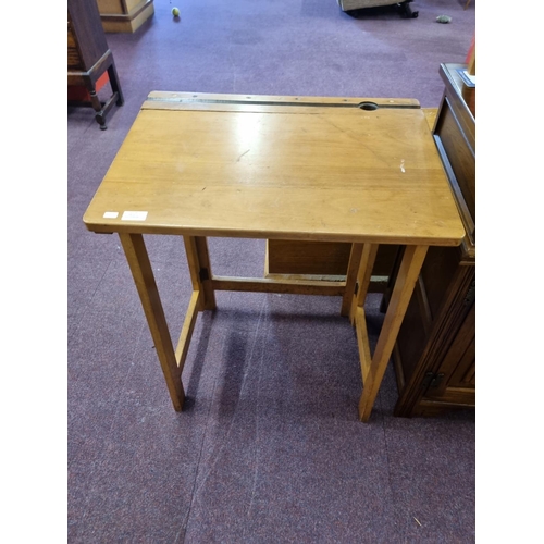 77 - 1 collapseable vintage school desk