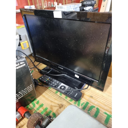 30 - 1 x Linsar 19 inch flat screen television