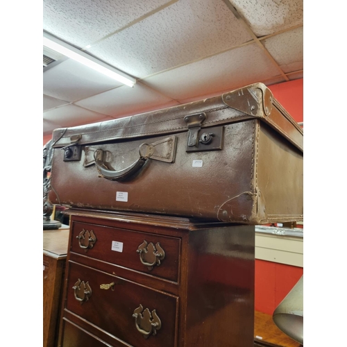 81 - 1 x vintage suit case